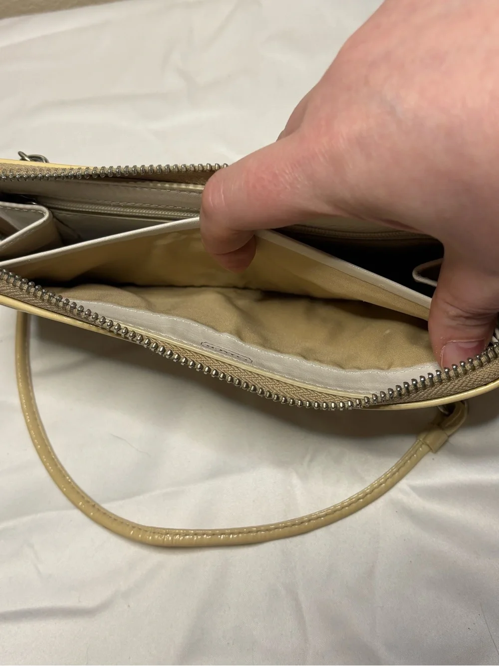 Vintage Coach Beige Signature Poppy Canvas Wristlet wallet
